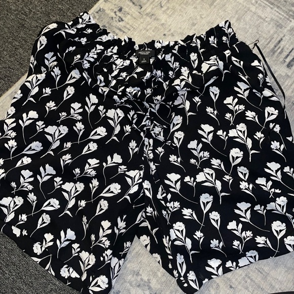 Vera Wang Pants - New vera want shortd never worn